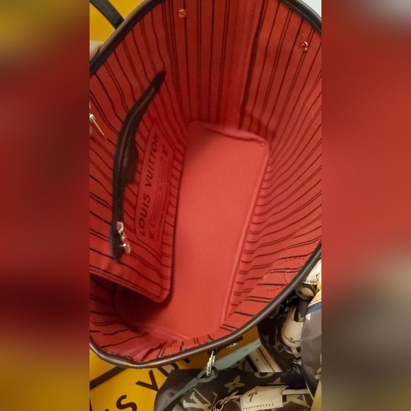 Neverfull PM in Cherry Interior(Nov 2022 Microchip) - Picture 7 of 16